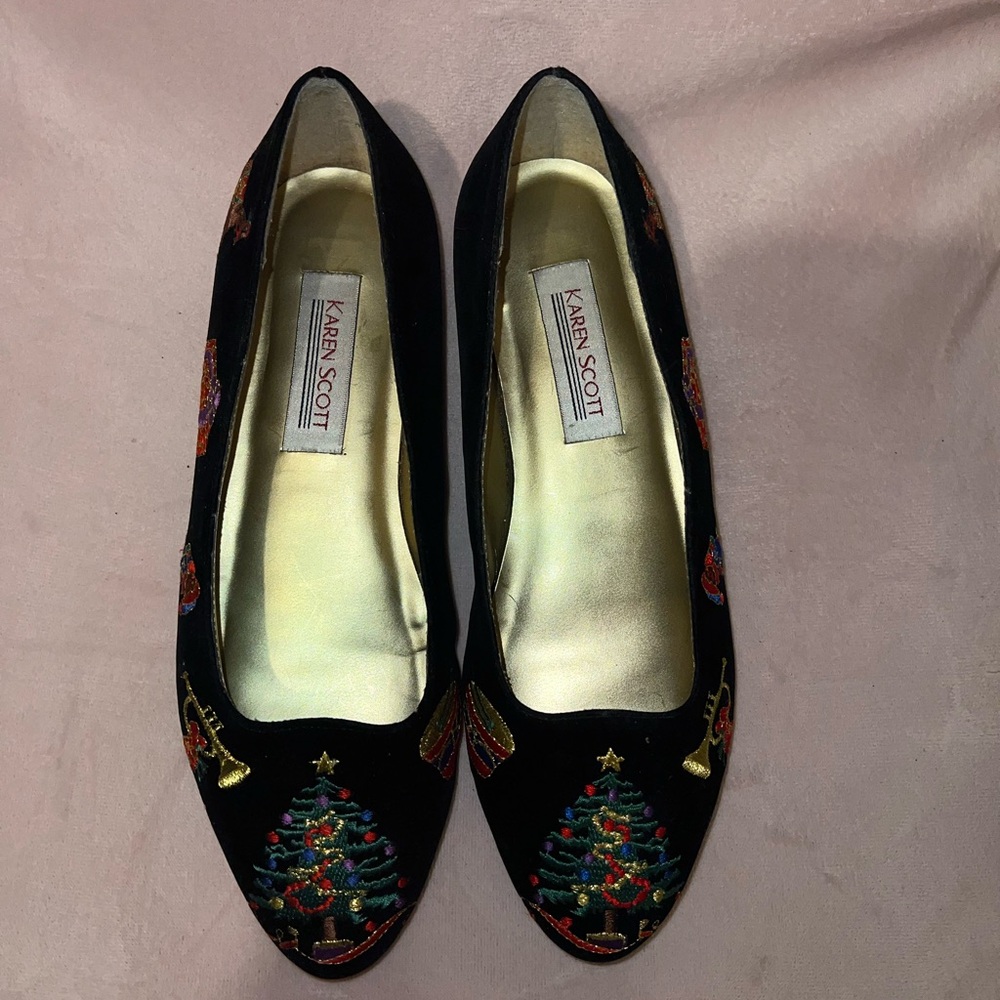 Vintage 7 1/2 Karen Scott Black Embroidered Holiday Tree Flats